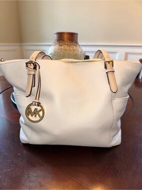 BRAND NEW! MK Jet Set East West Top Zip Tote in Cream Pebbled Leather Acorn Trim